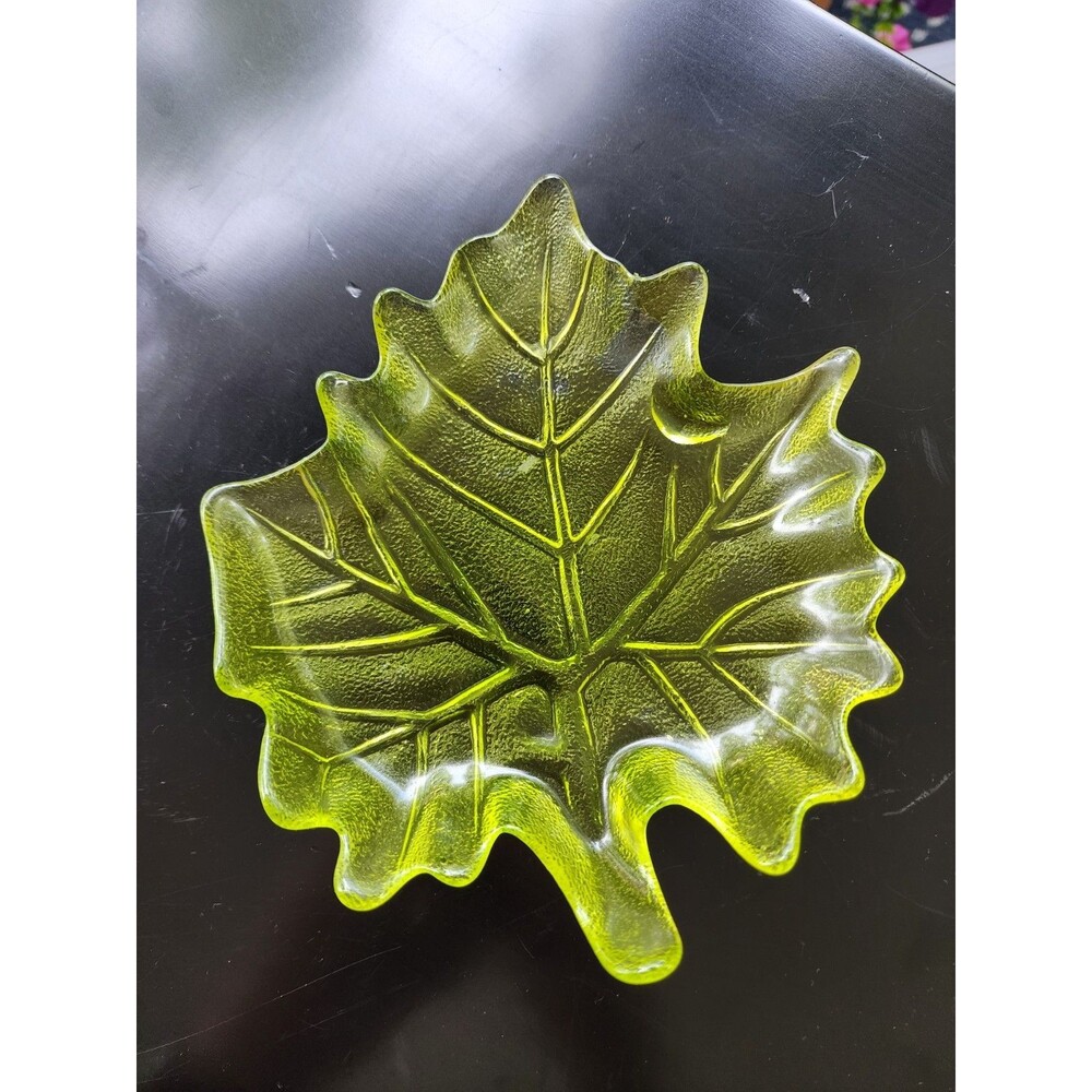 Vintage Painted Green Art Glass Maple Leaf Shaped Candy/Nut Trinket Dish Autumn